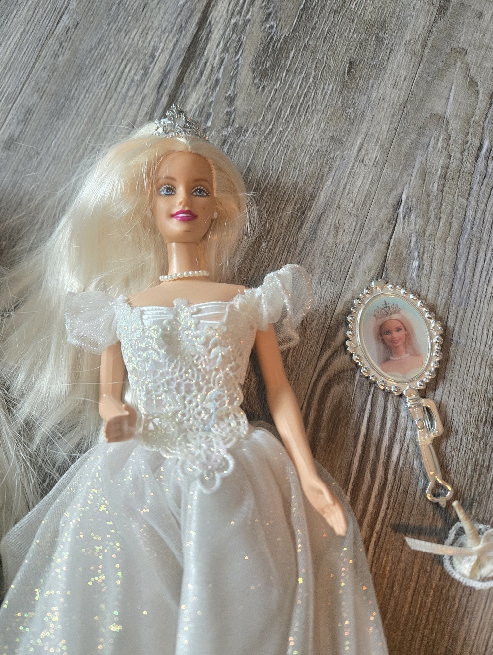 Sparkle Barbies Bundle - Gold & White Gowns - Picture 3 of 9